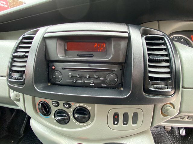Nissan Primastar Mpv White #17