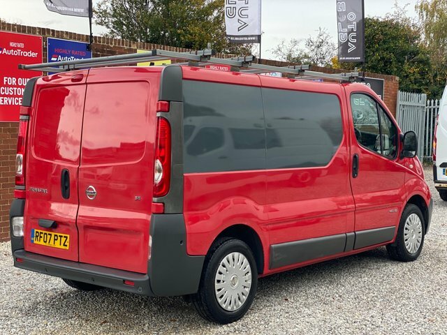 Nissan Primastar Mpv White #3