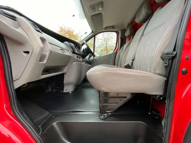 Nissan Primastar Mpv White #31