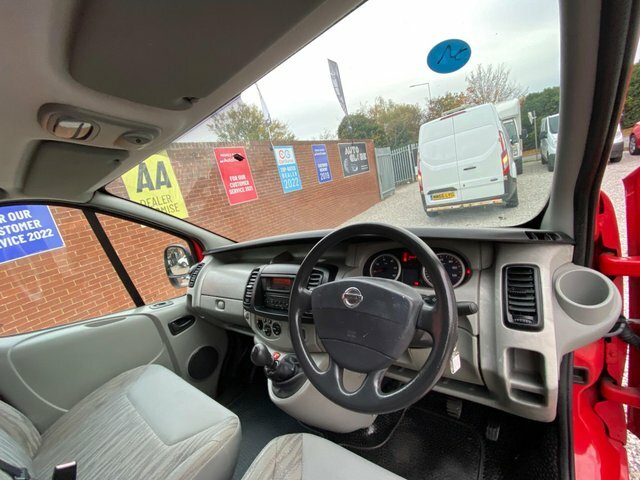 Nissan Primastar Mpv White #6