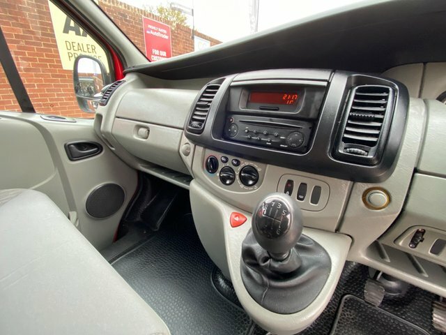 Nissan Primastar Mpv White #10