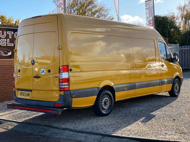 Mercedes-Benz Sprinter Berthking Bedfridgeoven Yellow #4