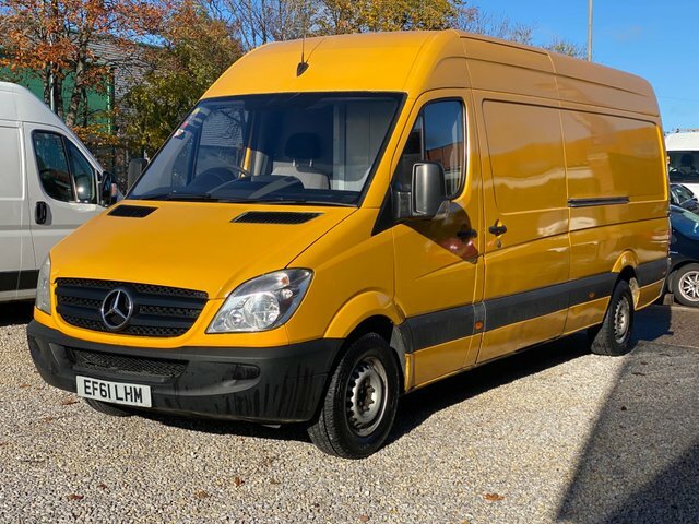 Mercedes-Benz Sprinter Berthking Bedfridgeoven Yellow #2