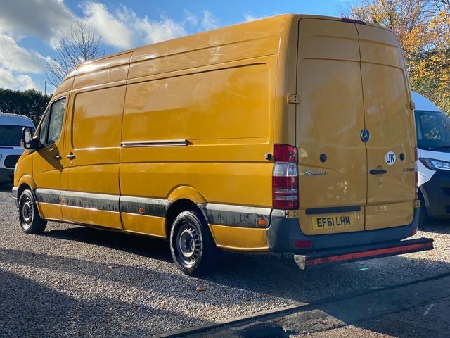 Mercedes-Benz Sprinter Berthking Bedfridgeoven Yellow #3