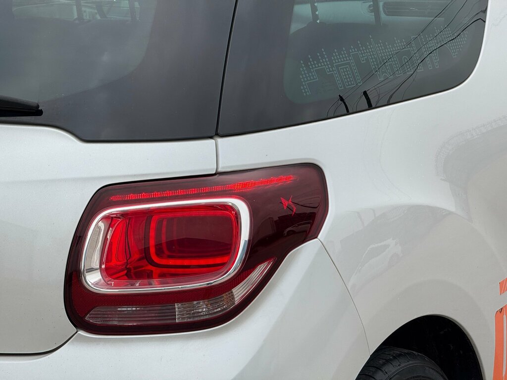 Citroen DS3 1.6 Thp Dstyle Techno Hatchback YA14GVG White #4