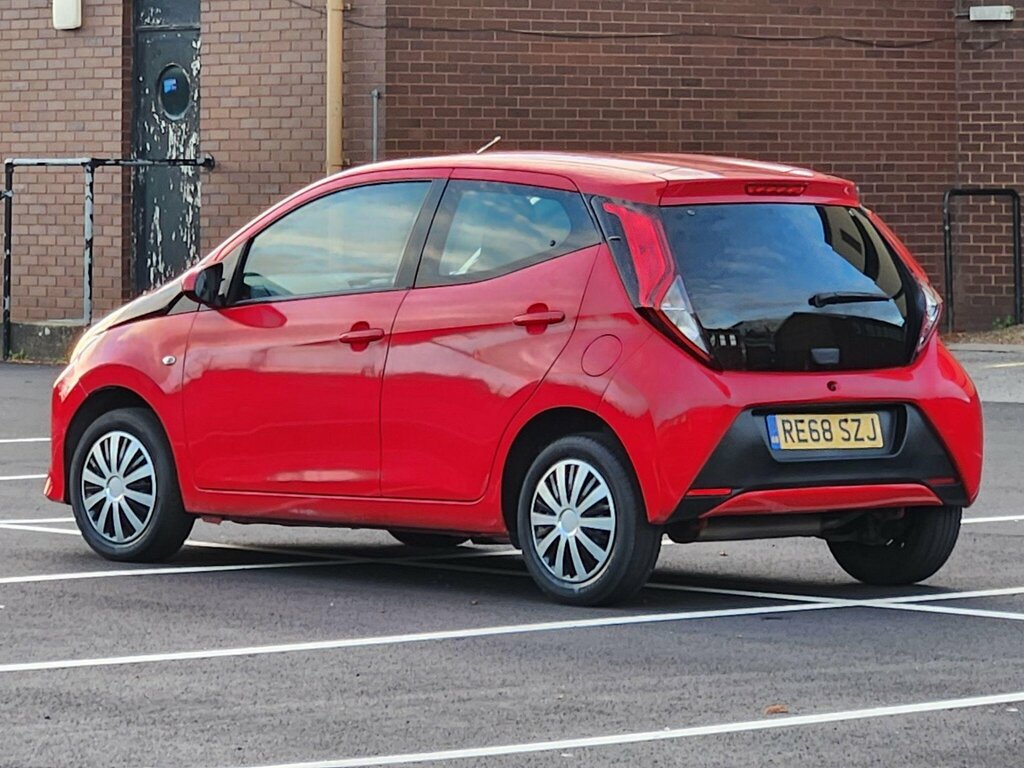 Toyota Aygo 1.0 Vvt-i X Euro 6 RE68SZJ Red #4