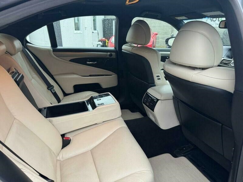 Lexus LS Luxury Black #31