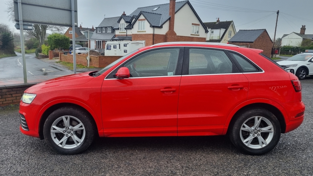 Audi Q3 1.4 Tfsi Sport FL67VSO Red #4