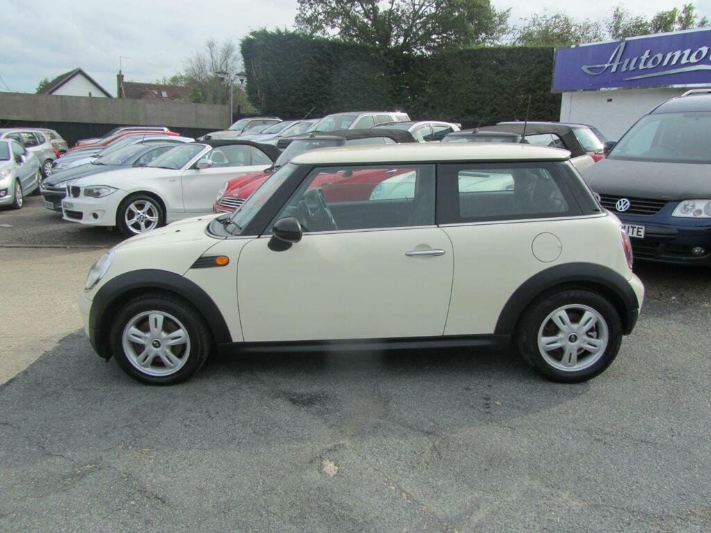 Mini Hatch Hatchback 1.4 First Hatch 2010 White #2