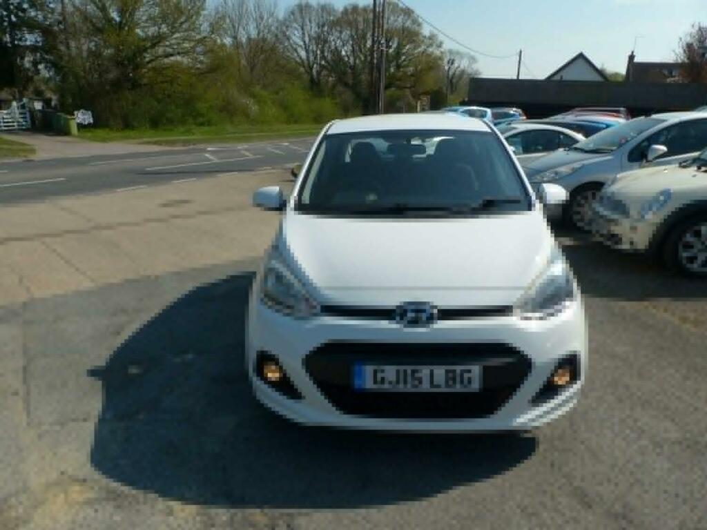 Hyundai I10 Hatchback 1.0 Se 201515 GJ15LBG White #3