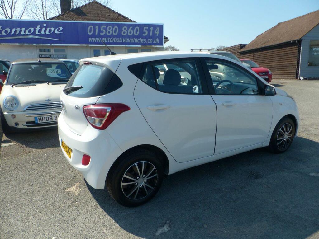Hyundai I10 Hatchback 1.0 Se 201515 GJ15LBG White #4