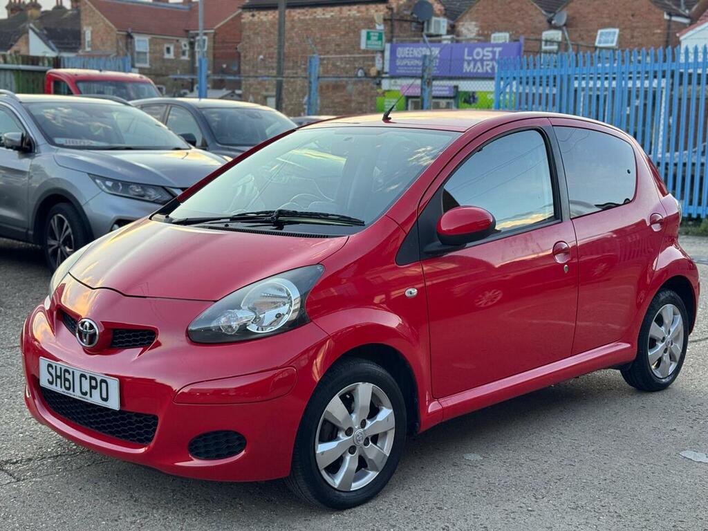 Toyota Aygo 1.0 Vvt-i Go Euro 5 SH61CPO Red #4