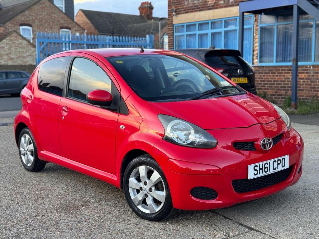 Toyota Aygo 1.0 Vvt-i Go Euro 5 SH61CPO Red #2