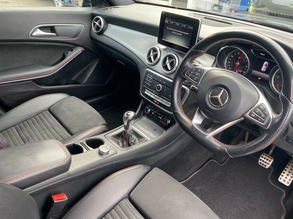 Mercedes-Benz CLA Class 2.1 D Amg Line Shooting Brake Euro 6 Ss Black #3