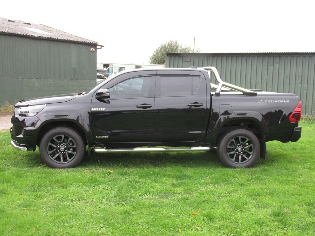 Toyota HILUX Invincible X 2.8 D4d 4Wd Black #4
