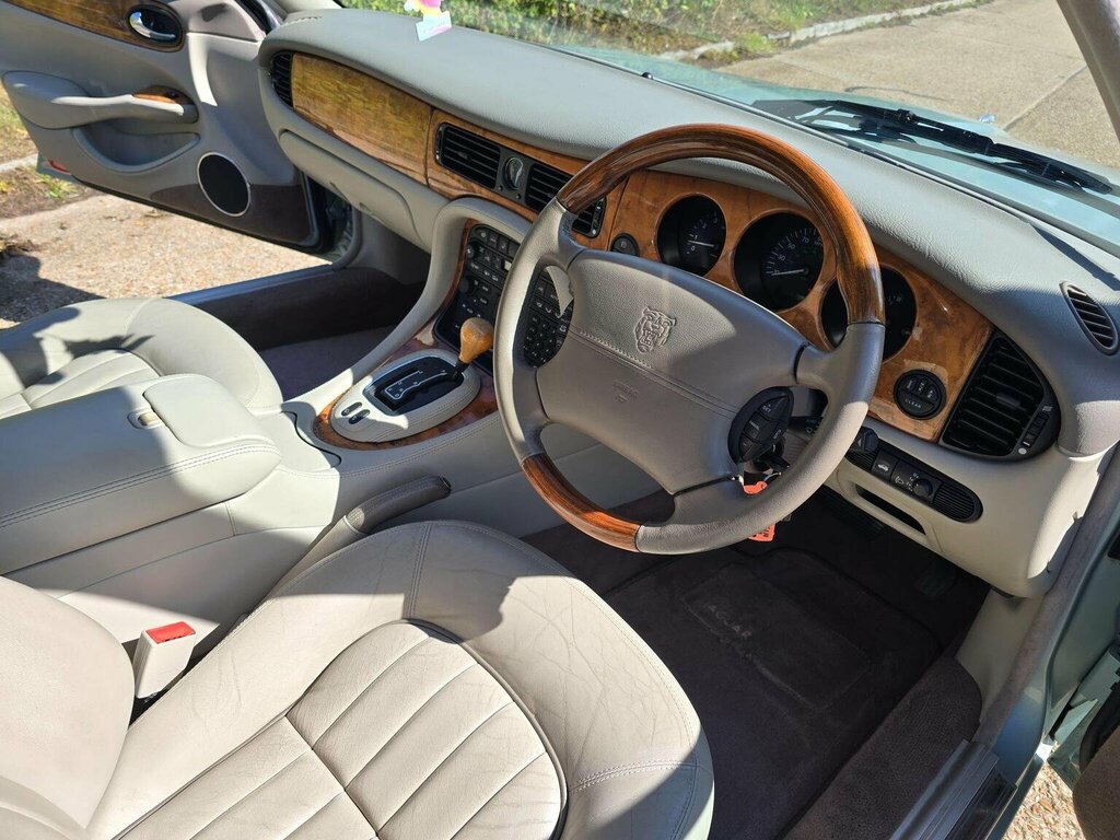 Jaguar XJ 2015 3.0 D V6 Portfolio 275 Bhp Grey #29