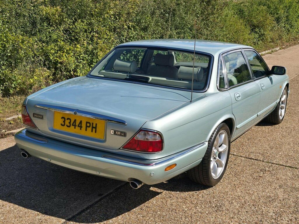 Jaguar XJ 2015 3.0 D V6 Portfolio 275 Bhp Grey #28