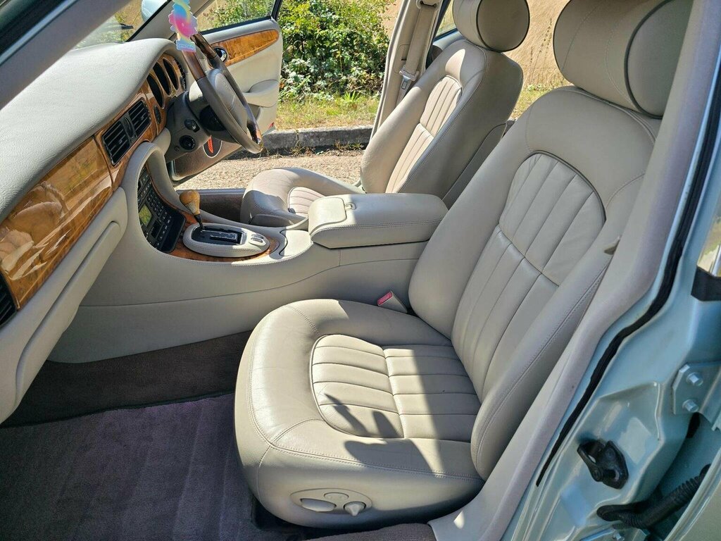 Jaguar XJ 2015 3.0 D V6 Portfolio 275 Bhp Grey #40