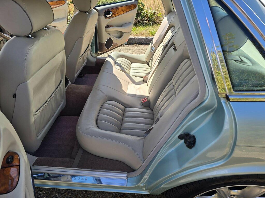 Jaguar XJ 2015 3.0 D V6 Portfolio 275 Bhp Grey #32