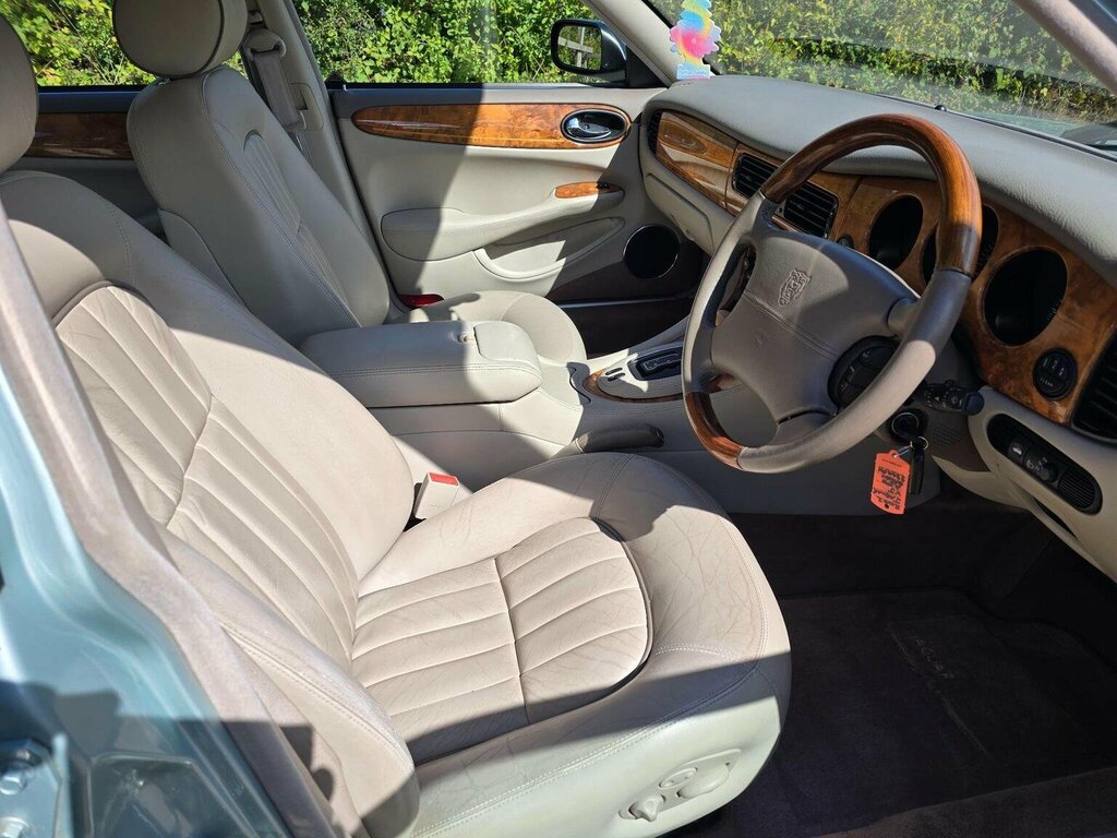 Jaguar XJ 2015 3.0 D V6 Portfolio 275 Bhp Grey #33