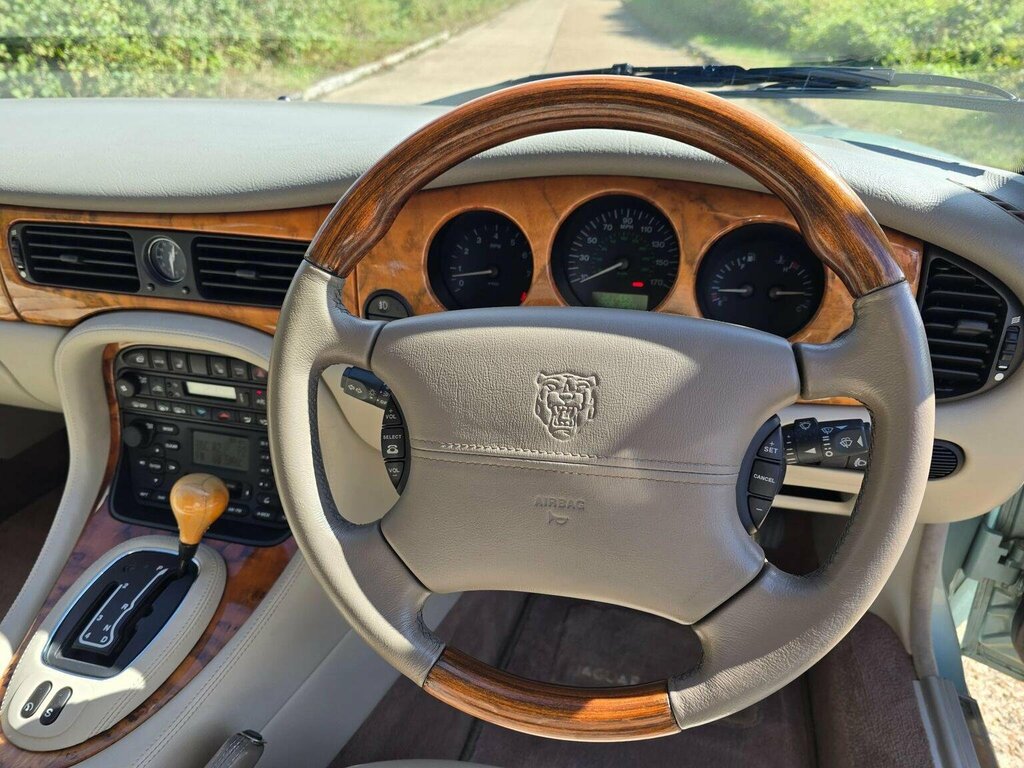 Jaguar XJ 2015 3.0 D V6 Portfolio 275 Bhp Grey #34