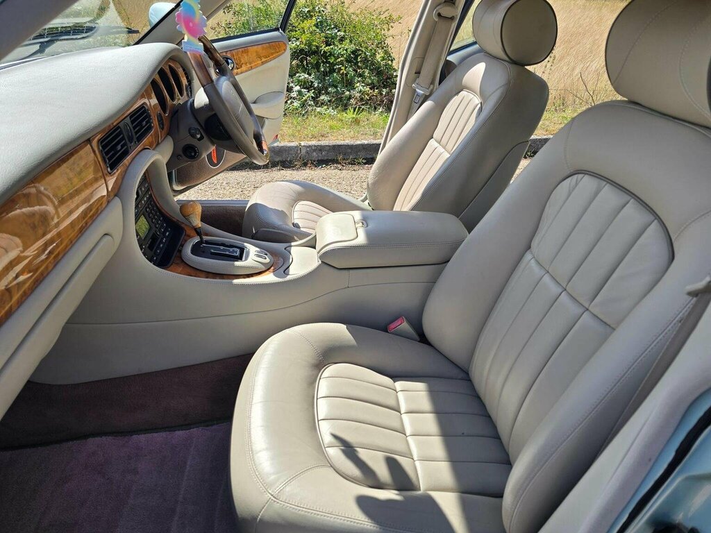 Jaguar XJ 2015 3.0 D V6 Portfolio 275 Bhp Grey #42