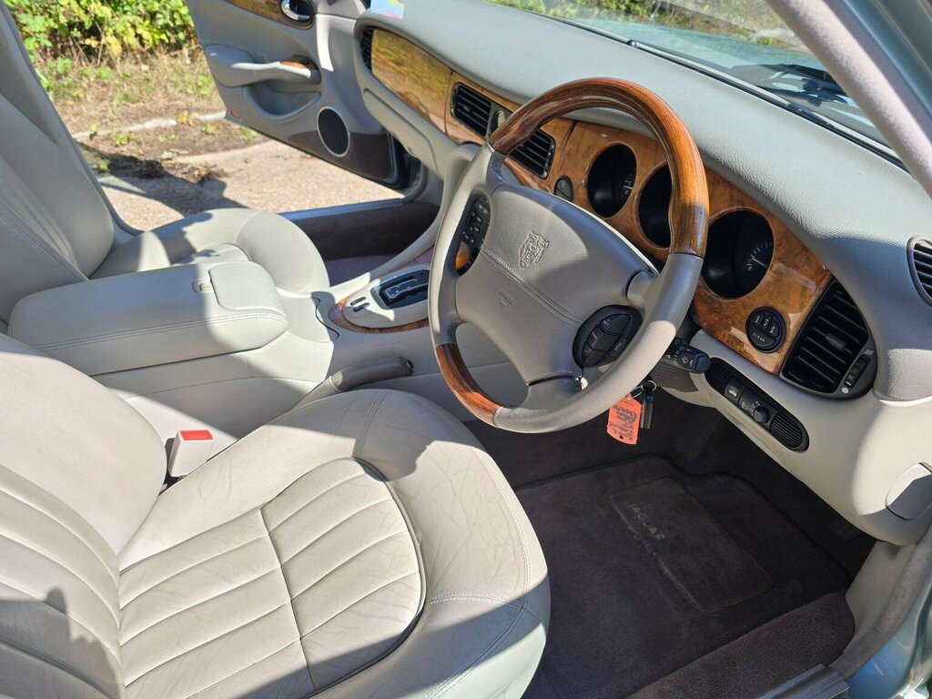 Jaguar XJ 2015 3.0 D V6 Portfolio 275 Bhp Grey #35