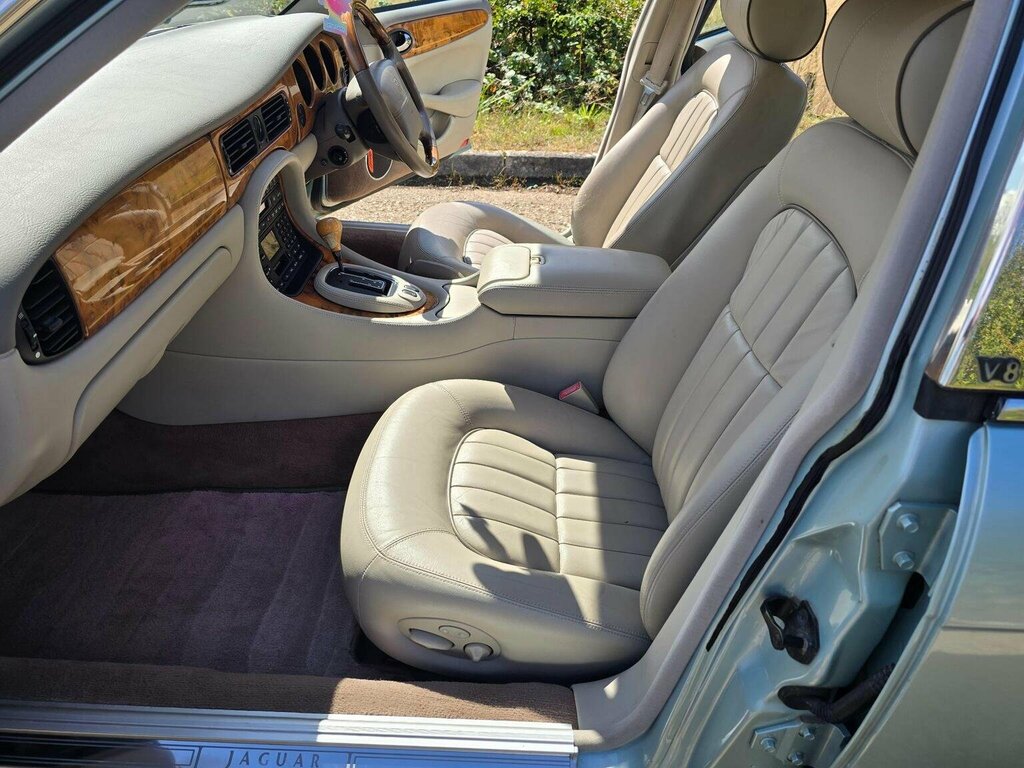 Jaguar XJ 2015 3.0 D V6 Portfolio 275 Bhp Grey #30