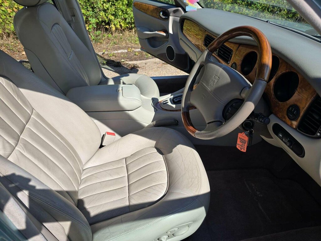 Jaguar XJ 2015 3.0 D V6 Portfolio 275 Bhp Grey #36