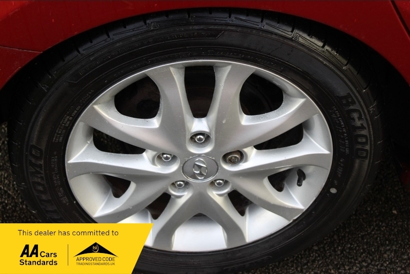 Hyundai I30 Crdi Comfort Red #4