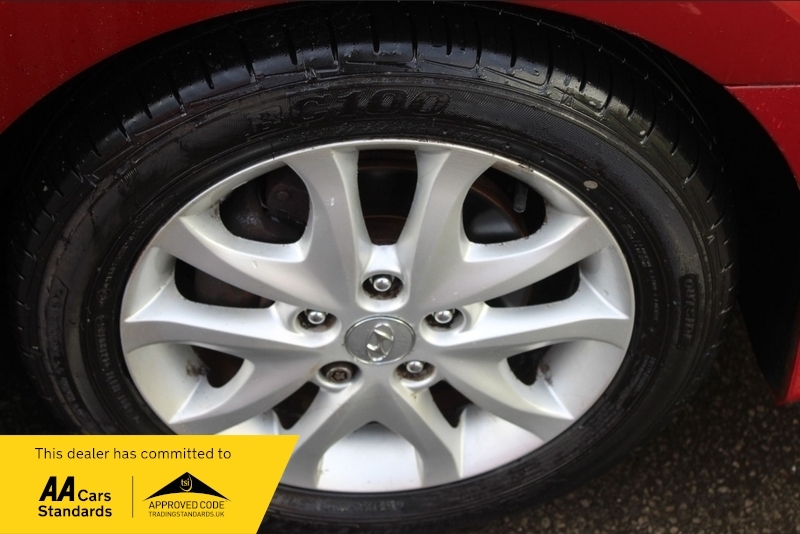 Hyundai I30 Crdi Comfort Red #5