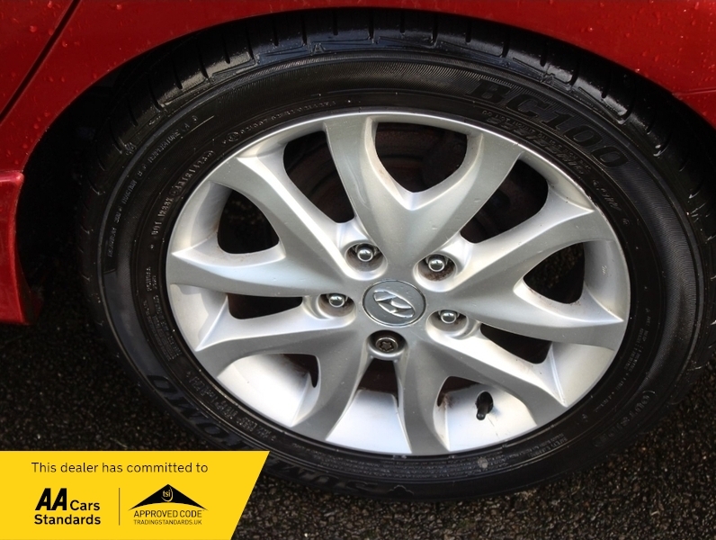 Hyundai I30 Crdi Comfort Red #3