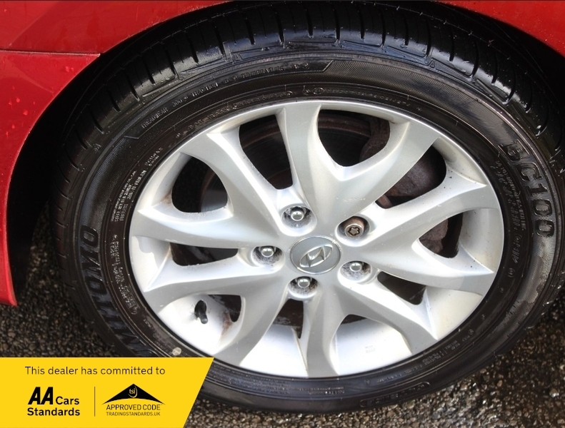 Hyundai I30 Crdi Comfort Red #2