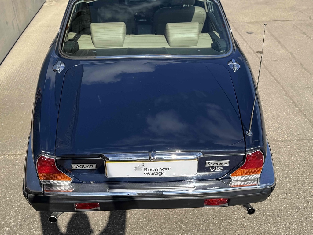 Jaguar XJ Saloon Blue #10