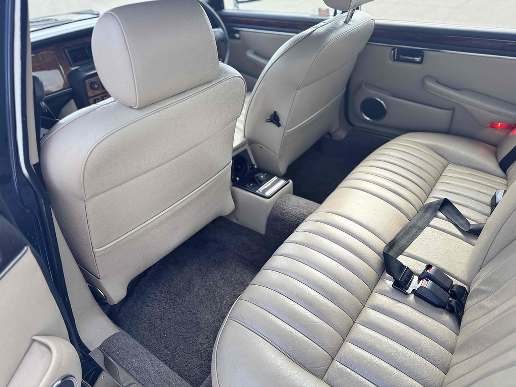 Jaguar XJ Saloon Blue #22