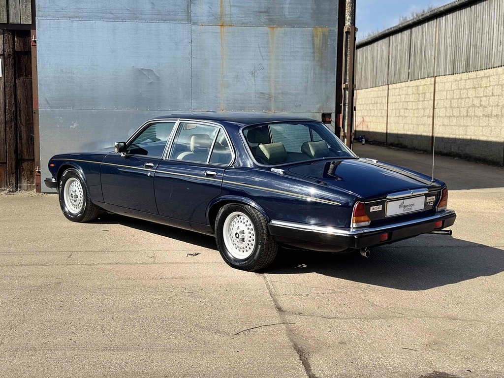 Jaguar XJ Saloon Blue #5