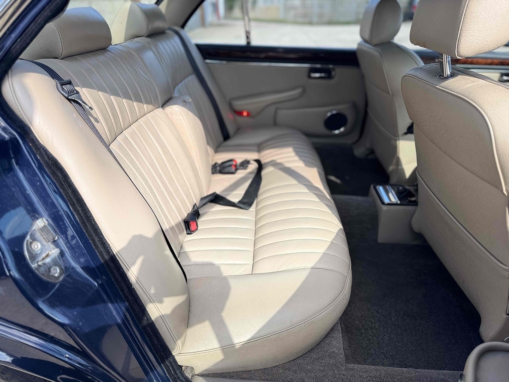 Jaguar XJ Saloon Blue #31