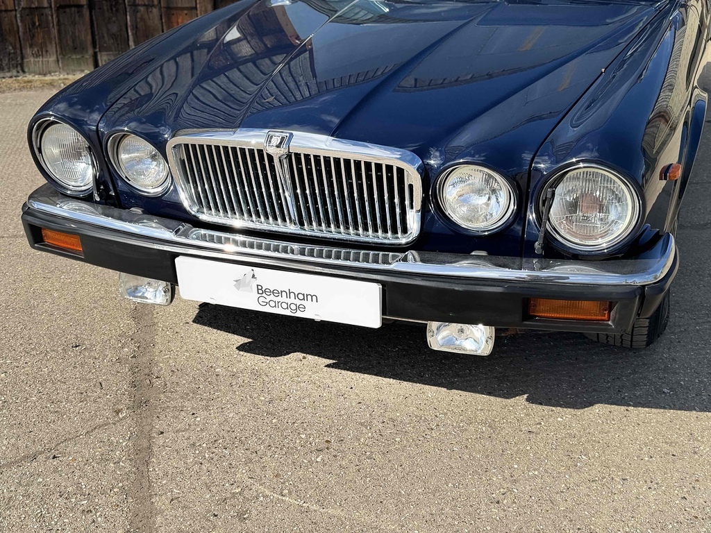 Jaguar XJ Saloon Blue #7