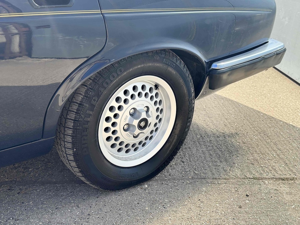 Jaguar XJ Saloon Blue #46