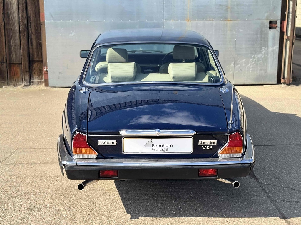 Jaguar XJ Saloon Blue #9