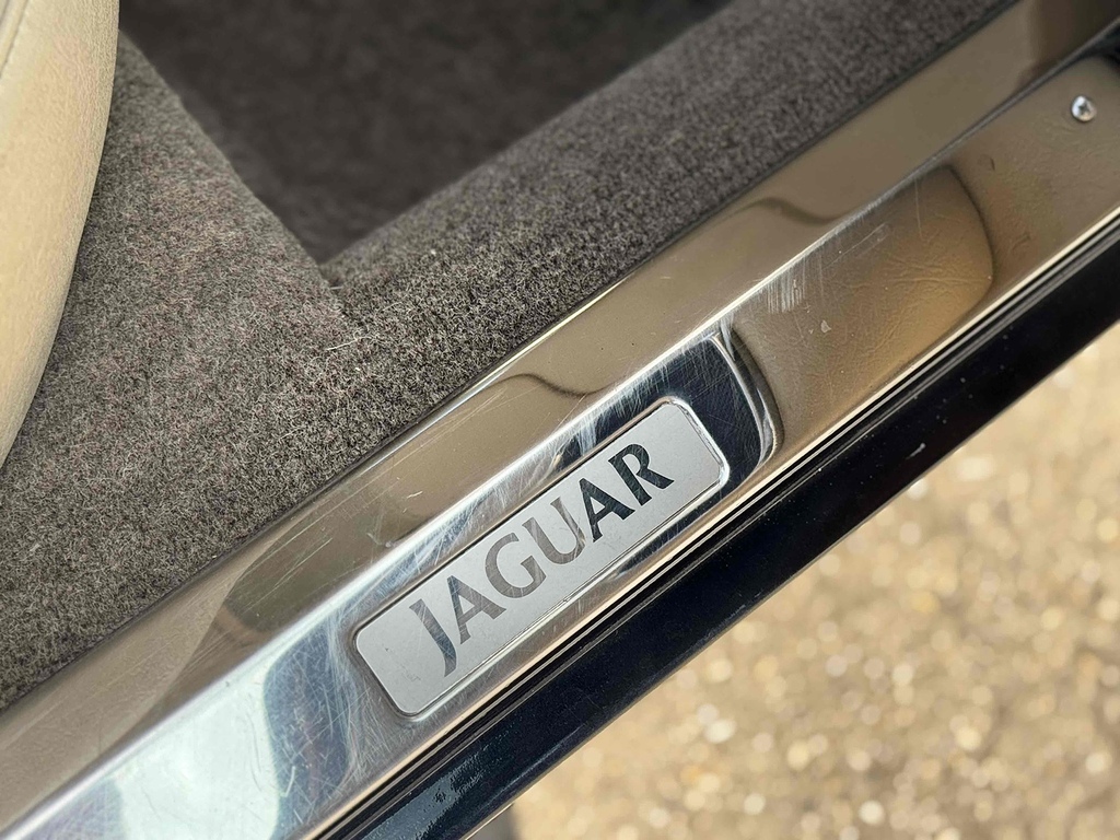 Jaguar XJ Saloon Blue #39