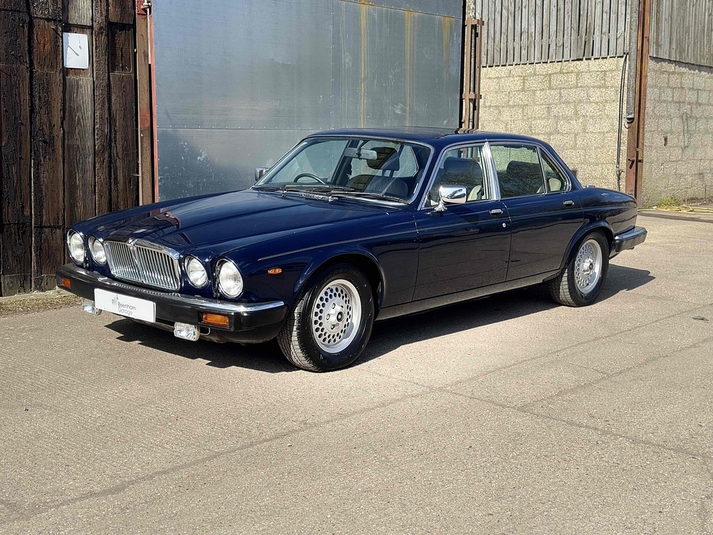 Jaguar XJ Saloon Blue #2