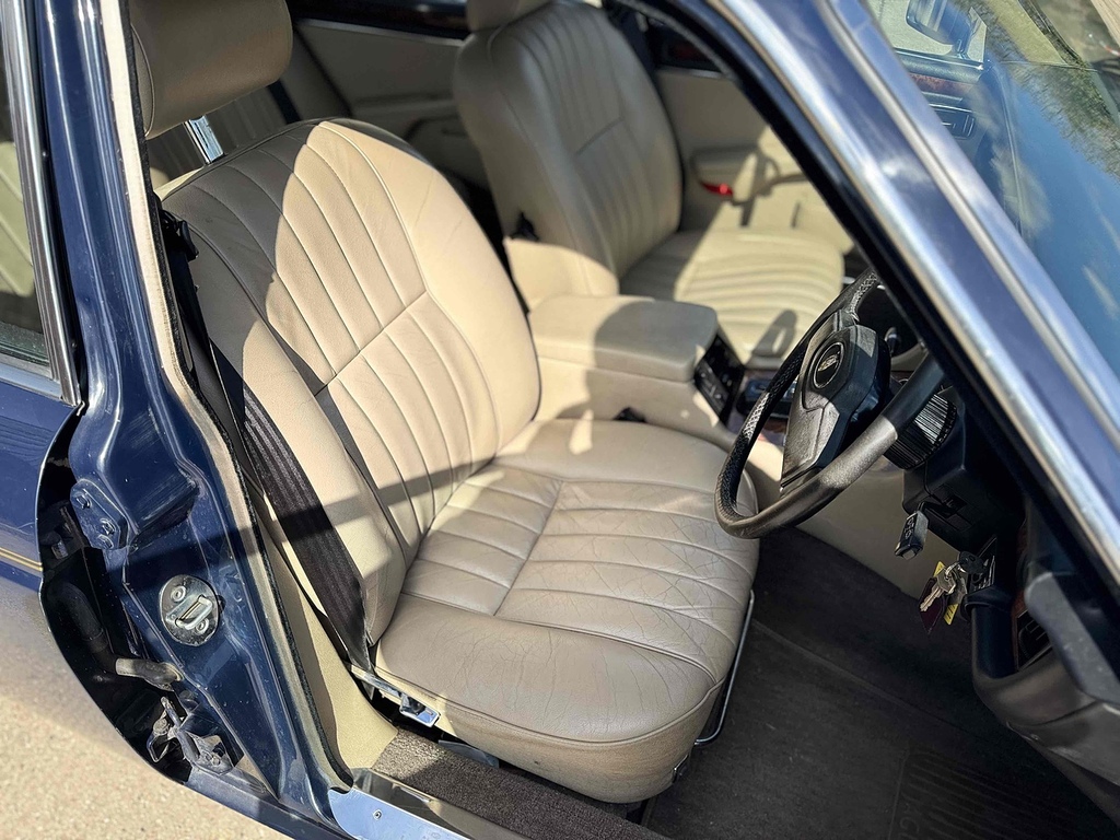 Jaguar XJ Saloon Blue #18