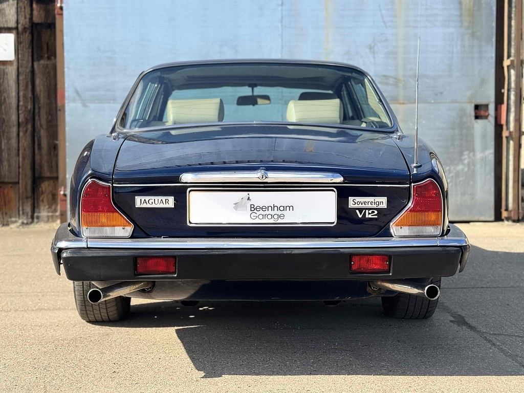 Jaguar XJ Saloon Blue #11