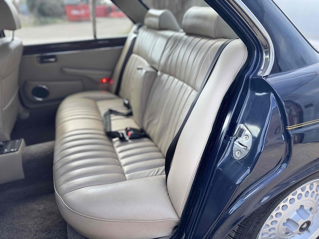 Jaguar XJ Saloon Blue #20