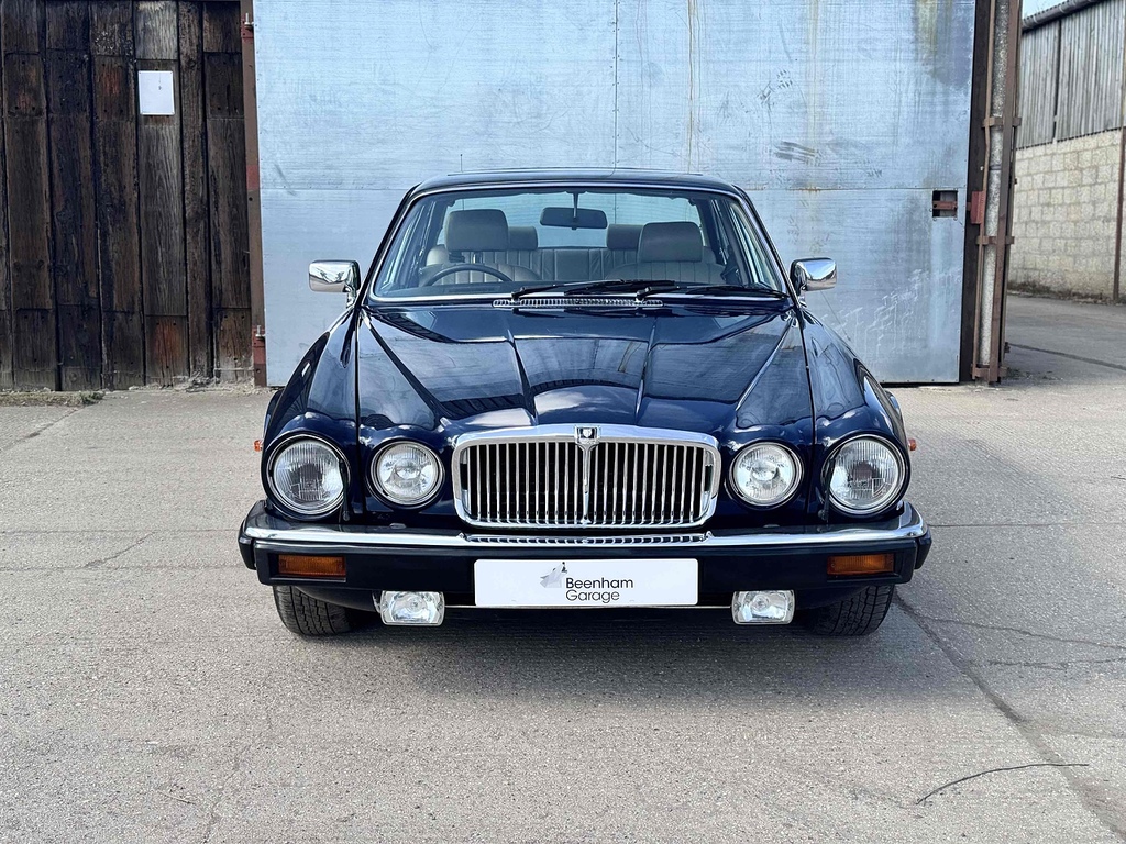 Jaguar XJ Saloon Blue #6