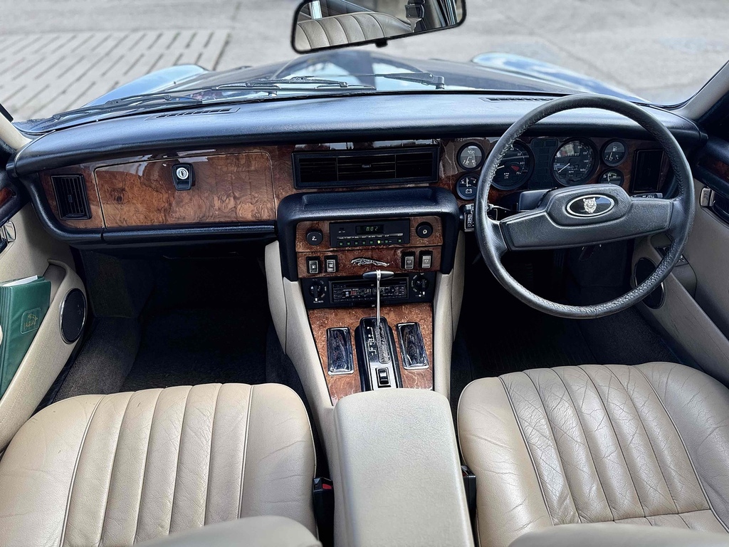 Jaguar XJ Saloon Blue #21