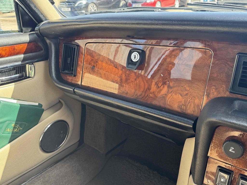 Jaguar XJ Saloon Blue #36
