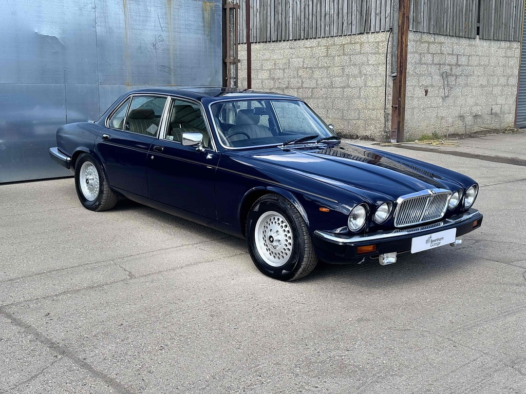 Jaguar XJ Saloon Blue #1