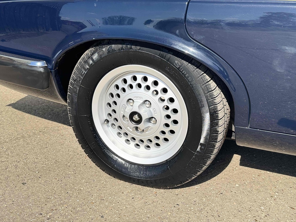 Jaguar XJ Saloon Blue #48